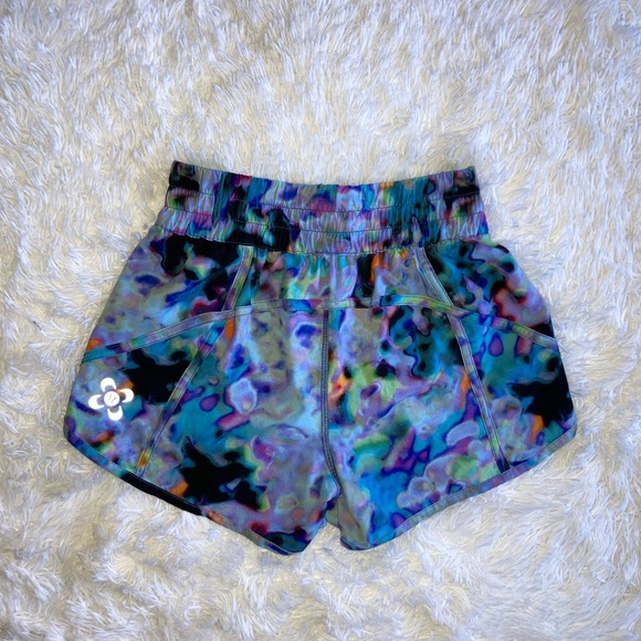 Lululemon Seawheeze Tracker Euphoria Multi Size 4 RARE & PERFECT - Picture 2 of 13